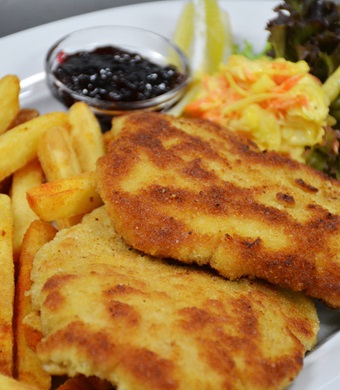 Schnitzel Wiener Art mit Pommes frittes