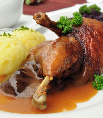 Bayerische Ente mit Knödel und Blaukraut