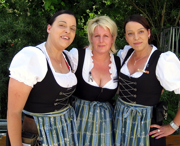 Festzelt »Zum Stiftl« . Volksfest Pfaffenhofen . Bayern