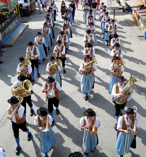 Festzelt »Zum Stiftl« . Volksfest Pfaffenhofen . Bayern