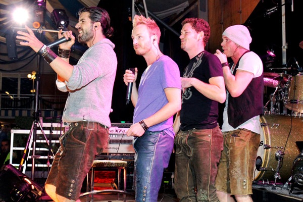 Festzelt »Zum Stiftl« . Volksfest Pfaffenhofen . Bayern