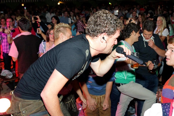 Festzelt »Zum Stiftl« . Volksfest Pfaffenhofen . Bayern